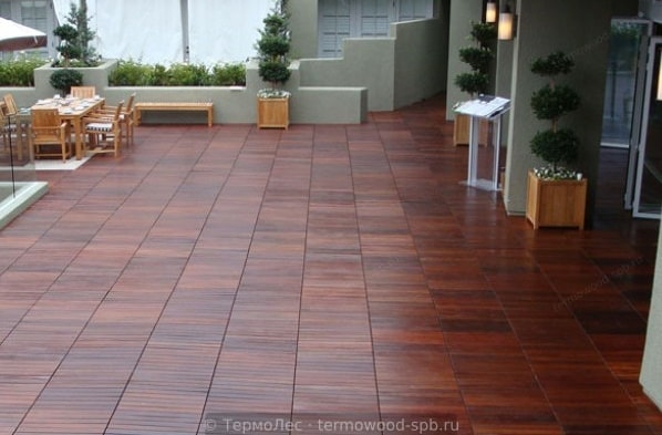 Терраса у озера в Зеленогорске